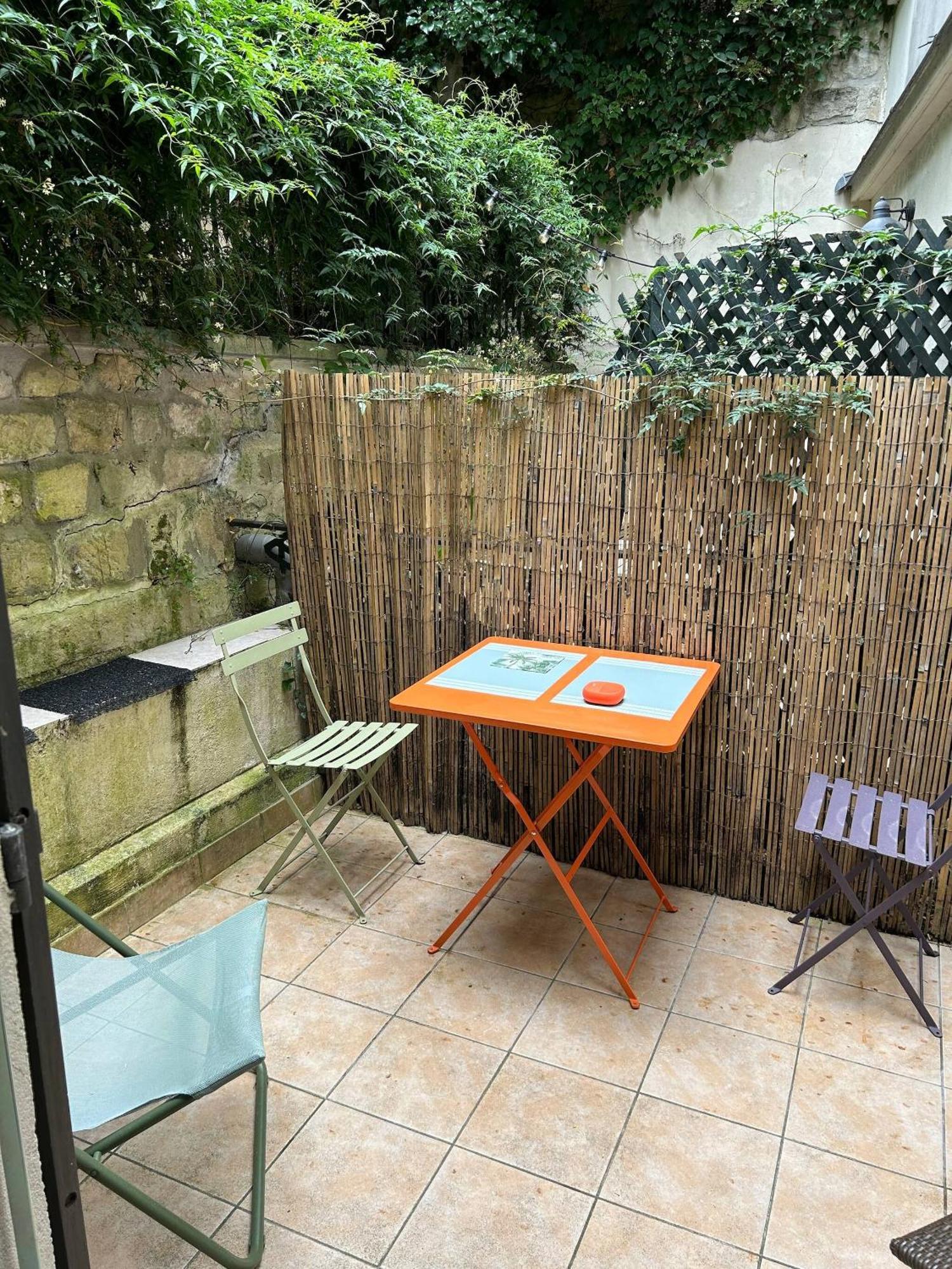 Apartment Renovated Terraced In Montmartre Paris