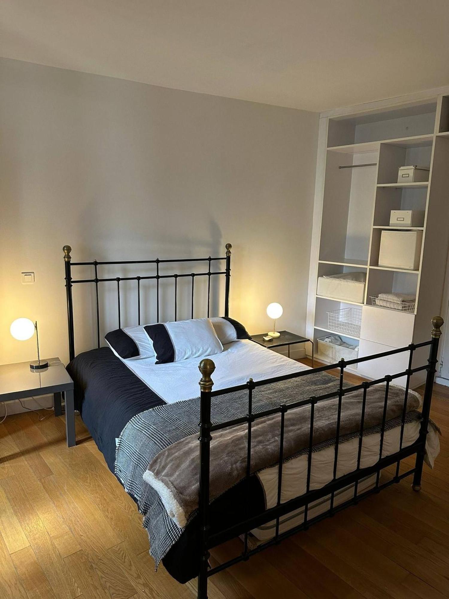 Appartement Renovated Terraced In Montmartre Paris